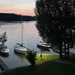 Holiday home Mieszkanie Nad Jeziorem Z Wlasna Linia Brzegowa *