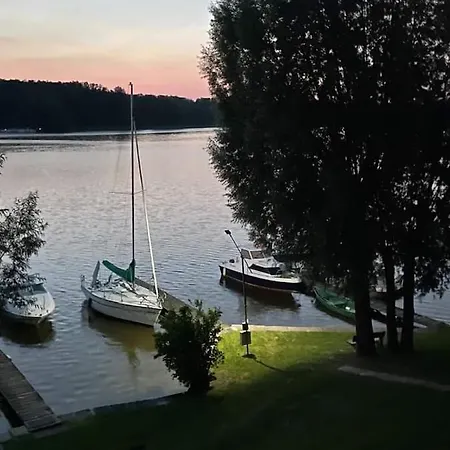 Holiday home Mieszkanie Nad Jeziorem Z Wlasna Linia Brzegowa *