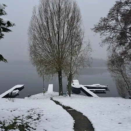 Mieszkanie Nad Jeziorem Z Wlasna Linia Brzegowa Holiday home
